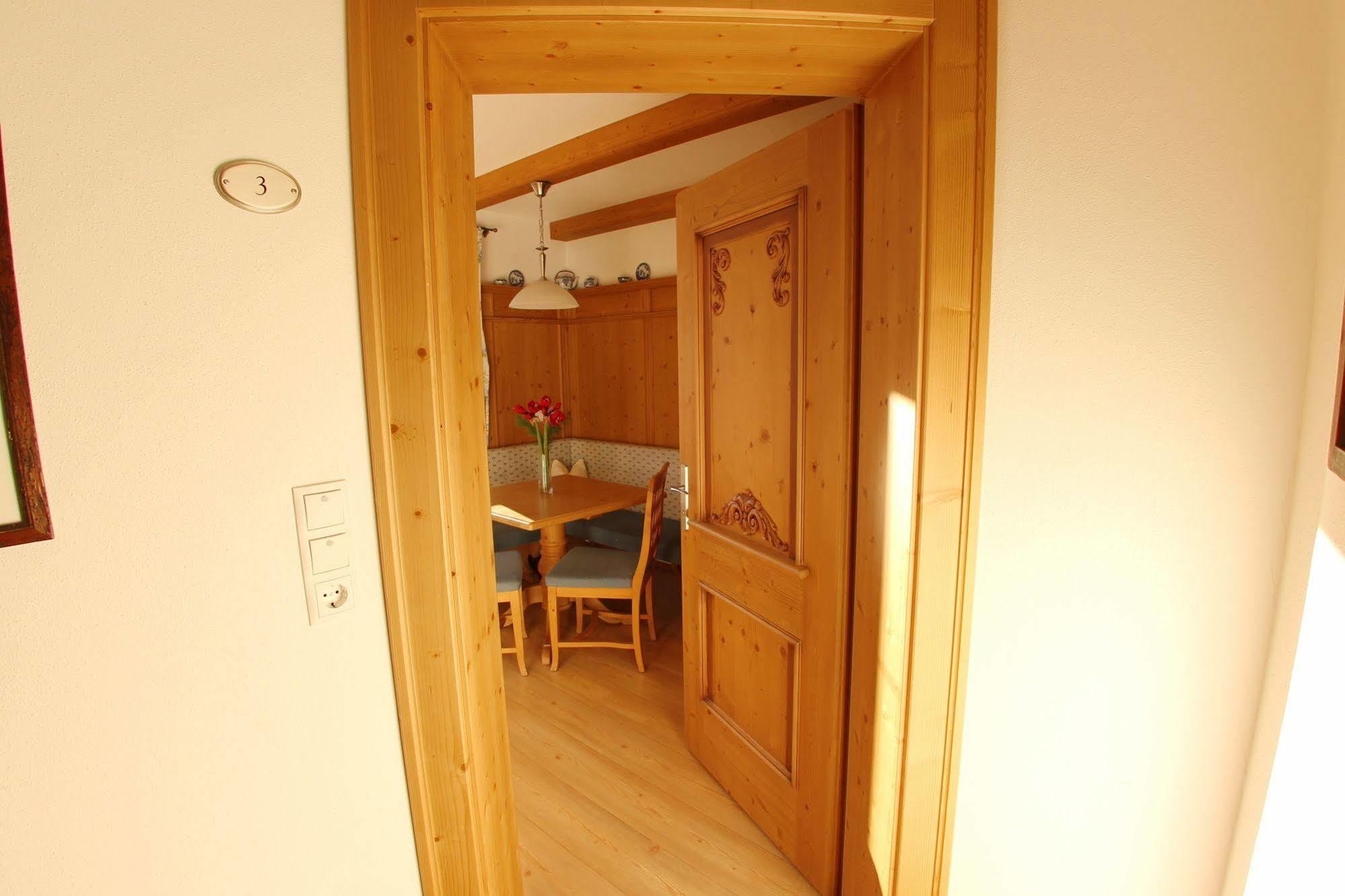 Das Gaestehaus Schneider Am Dorfplatz Alpbach Exterior foto