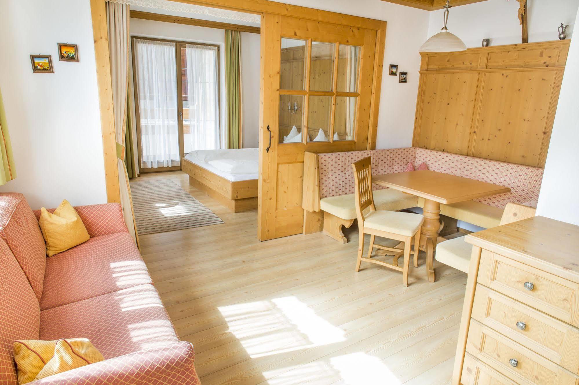 Das Gaestehaus Schneider Am Dorfplatz Alpbach Exterior foto