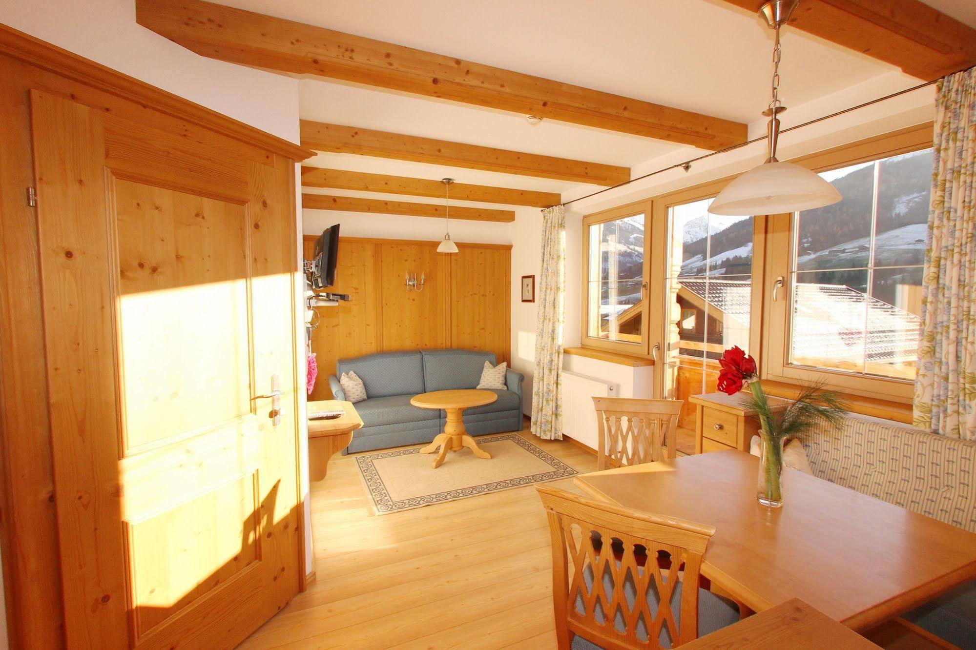 Das Gaestehaus Schneider Am Dorfplatz Alpbach Exterior foto