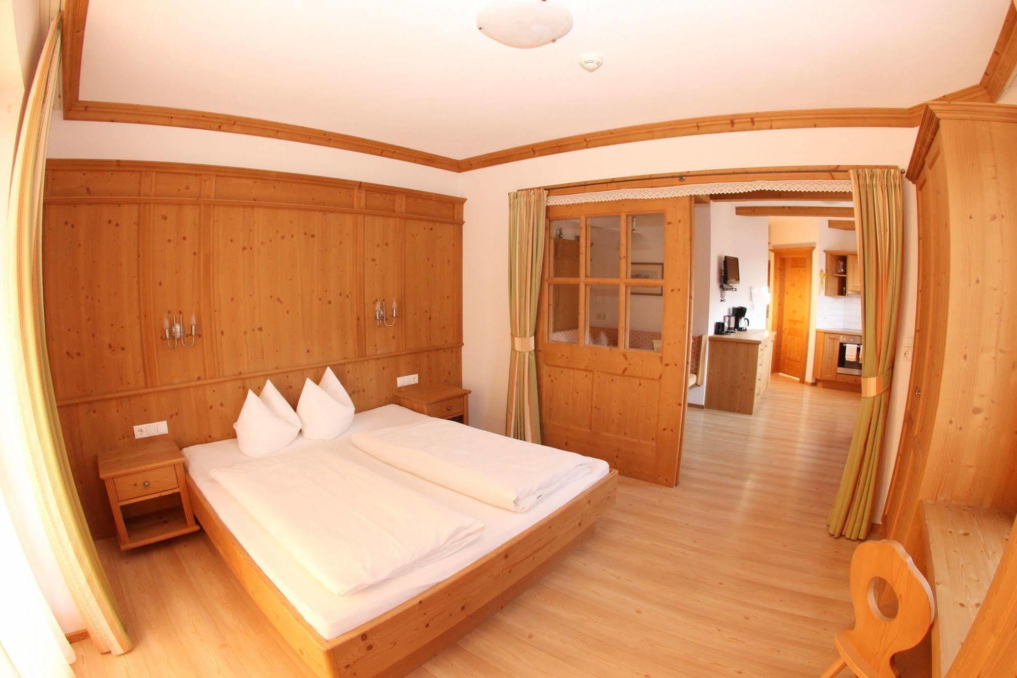 Das Gaestehaus Schneider Am Dorfplatz Alpbach Exterior foto